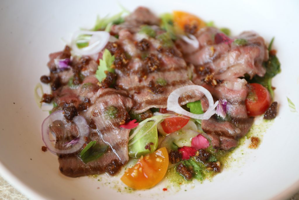 ยำเนื้อวากิวย่าง (Grilled Wagyu Beef Salad) เชฟเอียน